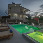 Βίλα M & S - 4 Bedroom With Heated Pool
