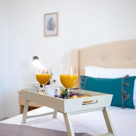 M & S - 4 Bedroom With Heated Pool Vila *