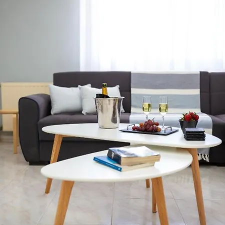 M & S - 4 Bedroom With Heated Pool Vila
