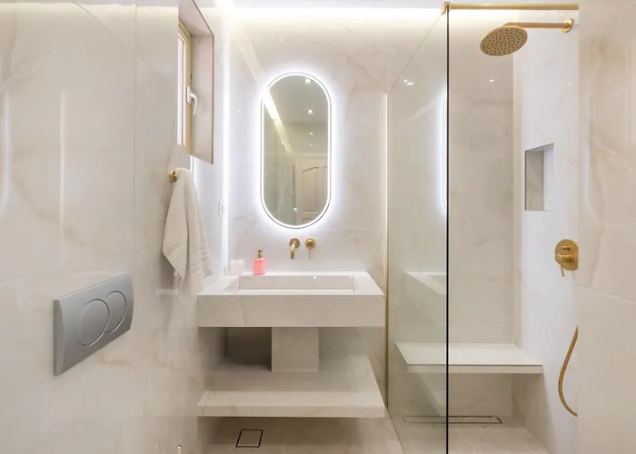 M & S - 4 Bedroom With Heated Pool 别墅 *