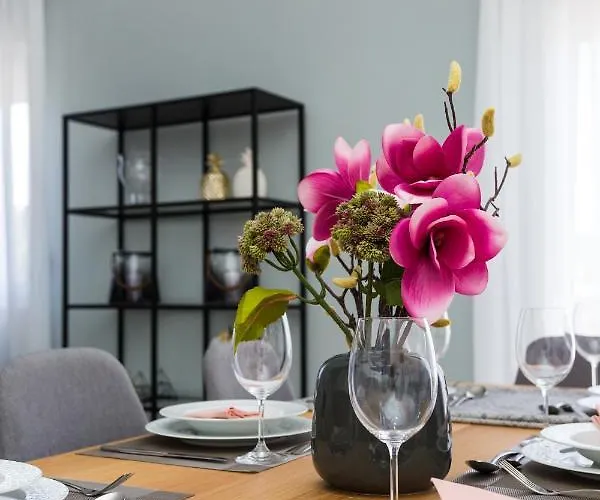 M & S - 4 Bedroom With Heated Pool 别墅 *