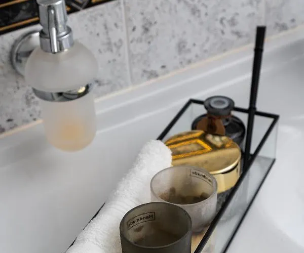 M & S - 4 Bedroom With Heated Pool 别墅 *