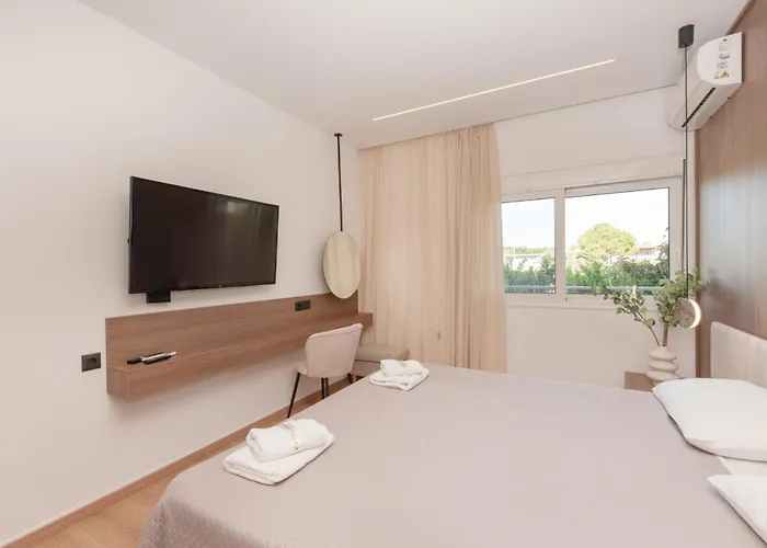 M & S - 4 Bedroom With Heated Pool Villa *