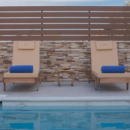 Villa M & S - 4 Bedroom With Heated Pool