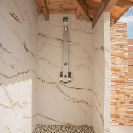 M & S - 4 Bedroom With Heated Pool * Pastida