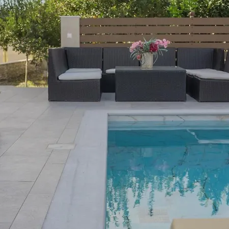 Villa M & S - 4 Bedroom With Heated Pool Pastida