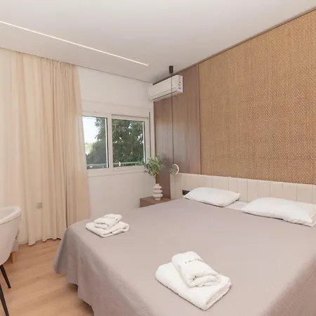 M & S - 4 Bedroom With Heated Pool *