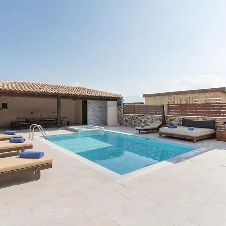 Willa M & S - 4 Bedroom With Heated Pool Pastida