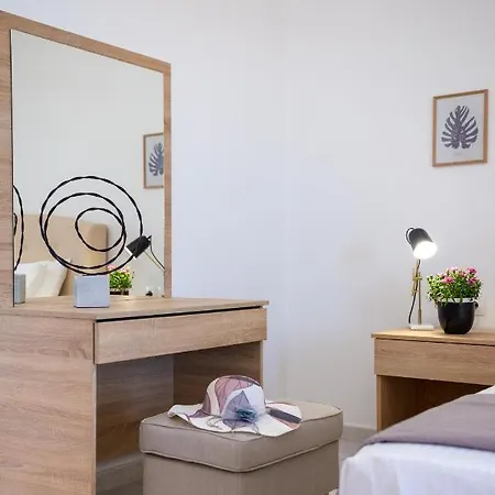 Villa M & S - 4 Bedroom With Heated Pool *