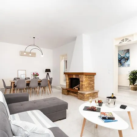 M & S - 4 Bedroom With Heated Pool Villa *