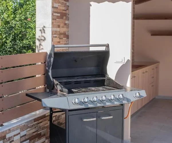 M & S - 4 Bedroom With Heated Pool