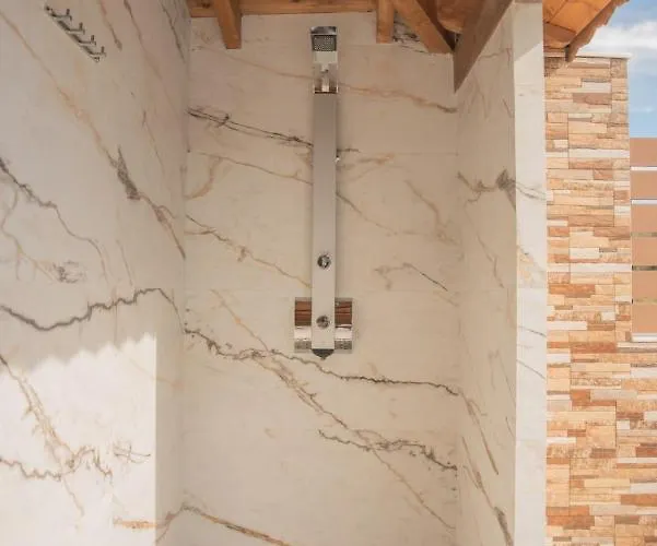 M & S - 4 Bedroom With Heated Pool * Pastida