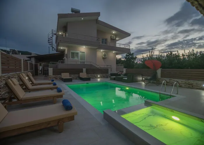 Villa M & S - 4 Bedroom With Heated Pool