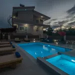 M & S - 4 Bedroom With Heated Pool