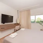 M & S - 4 Bedroom With Heated Pool Villa *