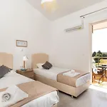 M & S - 4 Bedroom With Heated Pool *