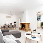 M & S - 4 Bedroom With Heated Pool Villa *