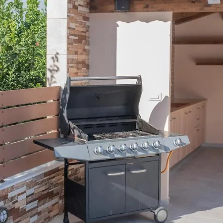 M & S - 4 Bedroom With Heated Pool