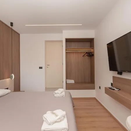 M & S - 4 Bedroom With Heated Pool Pastida