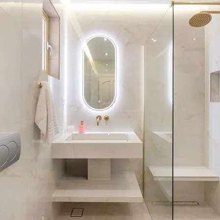 M & S - 4 Bedroom With Heated Pool וילה *