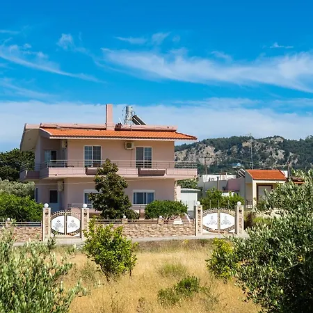 M & S - 4 Bedroom With Heated Pool Pastida