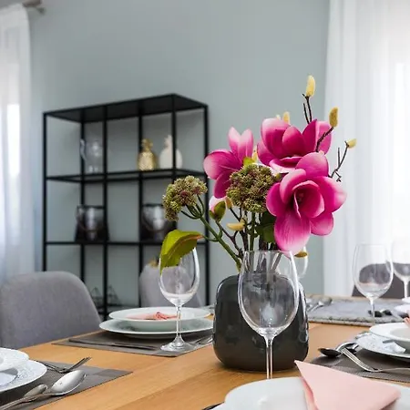 M & S - 4 Bedroom With Heated Pool Villa *