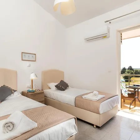 M & S - 4 Bedroom With Heated Pool *