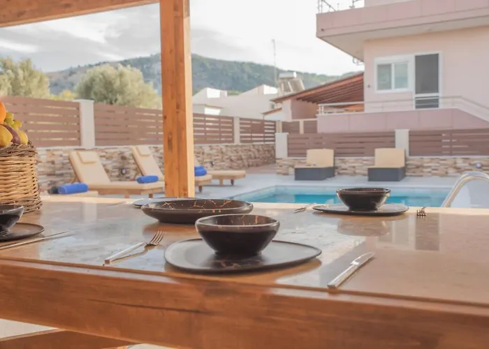 M & S - 4 Bedroom With Heated Pool *