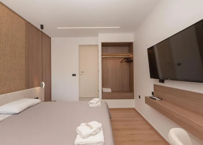 M & S - 4 Bedroom With Heated Pool Pastida