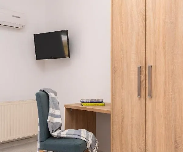 M & S - 4 Bedroom With Heated Pool *