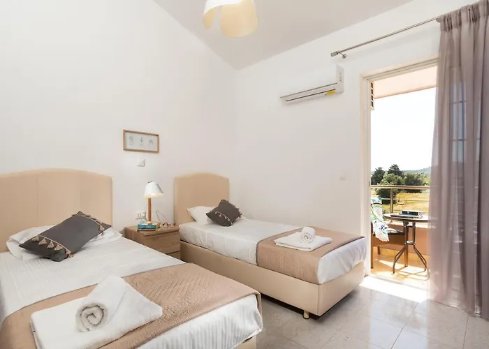 M & S - 4 Bedroom With Heated Pool *