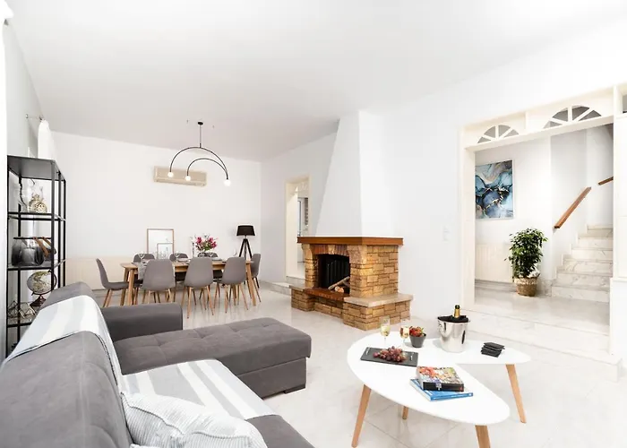 M & S - 4 Bedroom With Heated Pool Villa *